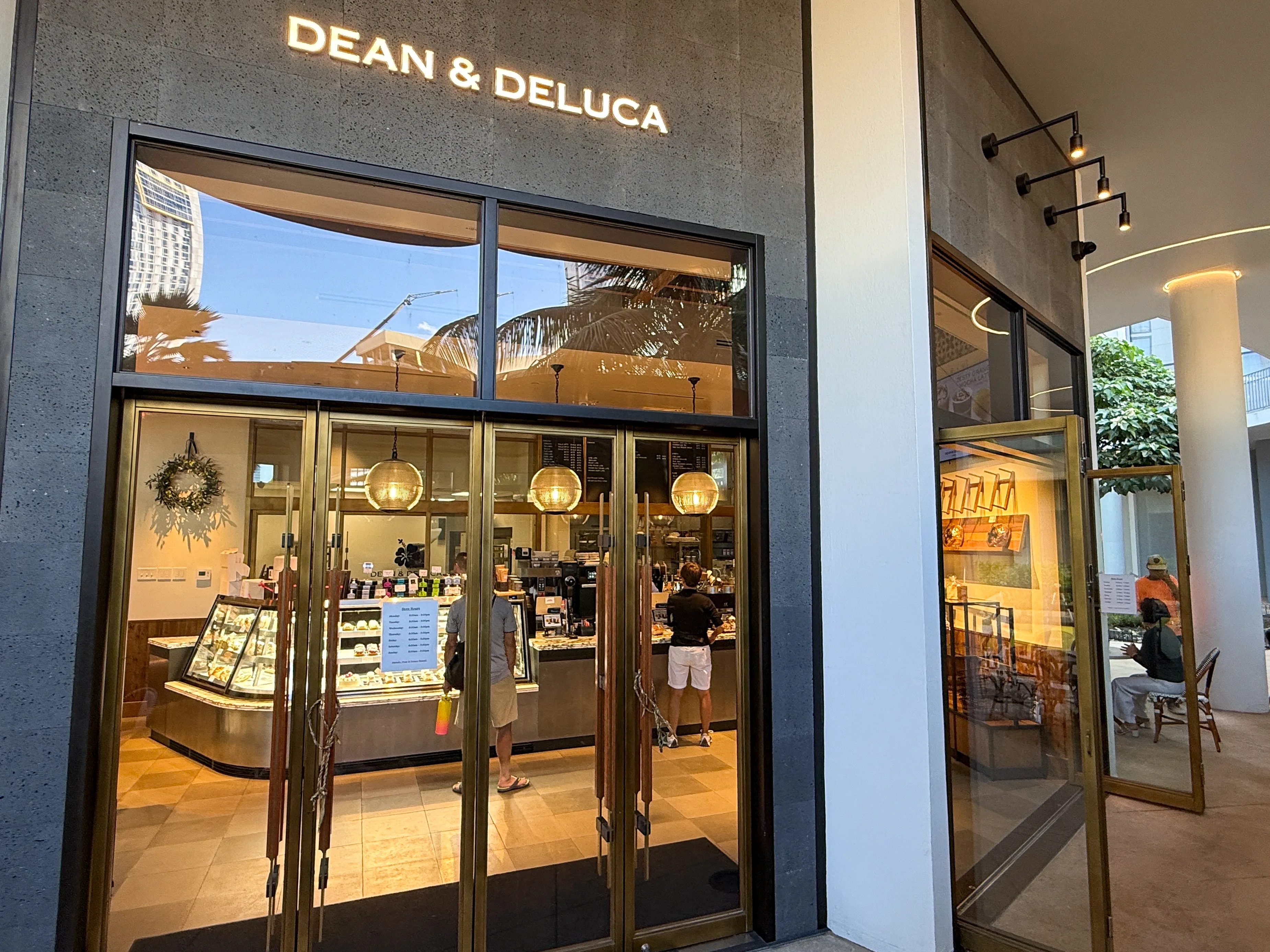 DEAN & DELUCA HAWAII Kaka'ako Koula の外観